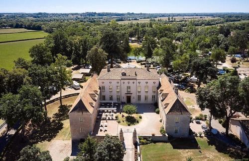 Gigny-sur-Saone Ski Chalet | Luxe 5 Pers. Villatent at 5-star castle campsite Château de L 'Epervière