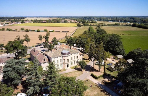 Gigny-sur-Saone Ski Chalet | Luxe 5 Pers. Villatent at 5-star castle campsite Château de L 'Epervière
