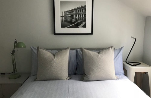 Kinsale House | Stylish Kinsale Townhouse with Harbour Views