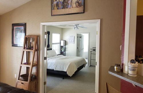 Gainesville House | Gator Alumni House, 2 Miles From Campus