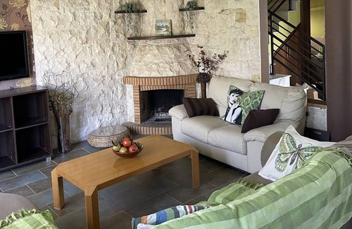 Universal House | Well situated comfortable luxury villa with swimming pool.