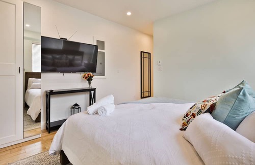 Mile End Apartment | Contemporain 3 Bedrooms/2Bath MileEnd/Plateau