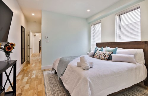 Mile End Apartment | Contemporain 3 Bedrooms/2Bath MileEnd/Plateau