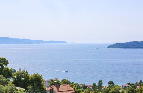 Achladies Apartment | Best location deluxe apartment "Fire" in Villa Stratos near the sea amazing view