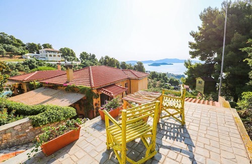 Achladies Apartment | Best location deluxe apartment "Fire" in Villa Stratos near the sea amazing view