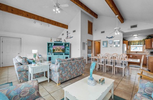 Spindrift Banks House | On Special – Ocean View – Dog Friendly 4 Bedroom Home with Elevator