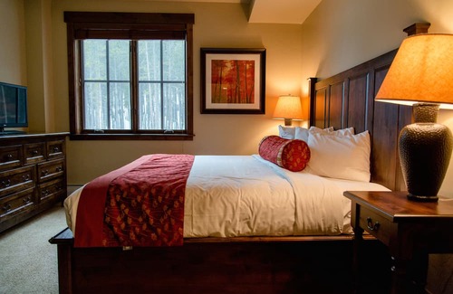 Breckenridge Condo | Grand Lodge on Peak 7 Lux Slopeside Ski In-Ski Out Amenities Galore Feb 17-24