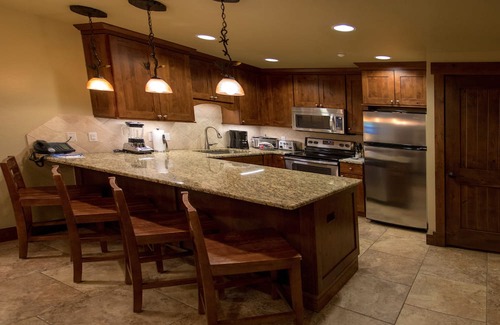 Breckenridge Condo | Grand Lodge on Peak 7 Lux Slopeside Ski In-Ski Out Amenities Galore Feb 17-24