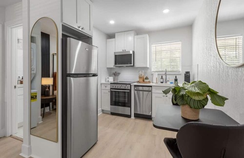 Tampa Apartment | Comfort in Prime Area | Free Parking & Crib