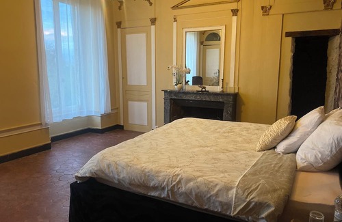 Saint-Cyr-en-Pail Other | Petit château