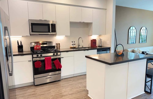 Lyon Street Apartment | Luxury Stay Near Disneyland Pool Gym Free Parking