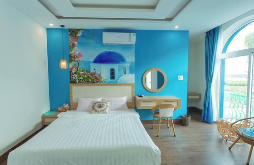 Cam Le Hotel | Santorini House and Coffee