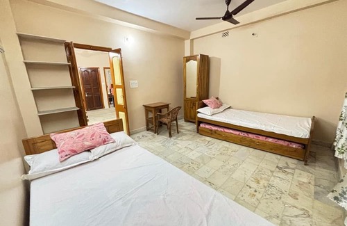 Krishnanagar House | Sri Mayapur Chandrodaya Guest House