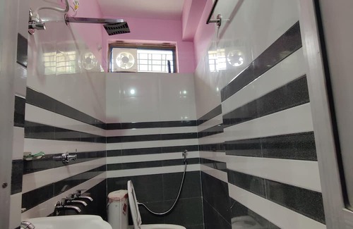 Shivanandi Hotel | Mandakini River View