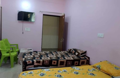 Shivanandi Hotel | Mandakini River View