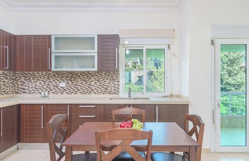 Aley Apartment | Glint 3-Br Apartment & Balcony in Aley