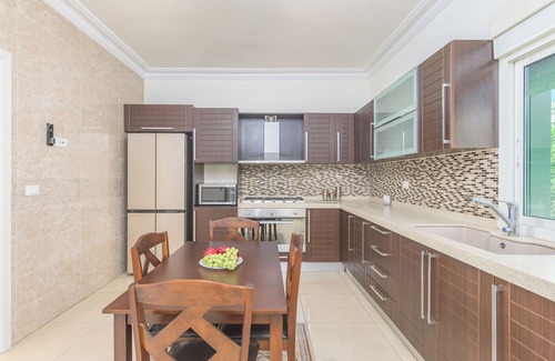 Aley Apartment | Glint 3-Br Apartment & Balcony in Aley