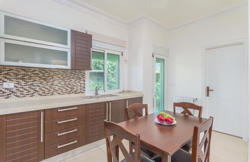 Aley Apartment | Glint 3-Br Apartment & Balcony in Aley