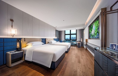 Panyu Hotel | Guangzhou Elegant International Hotel Panyu Square Metro Station Branch - Free Shuttle Bus to Canton Fair Complex During Canton Fair Period & Free Deliver Service to Guangzhou Baiyun International Airport