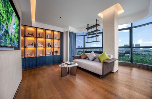 Panyu Hotel | Guangzhou Elegant International Hotel Panyu Square Metro Station Branch - Free Shuttle Bus to Canton Fair Complex During Canton Fair Period & Free Deliver Service to Guangzhou Baiyun International Airport