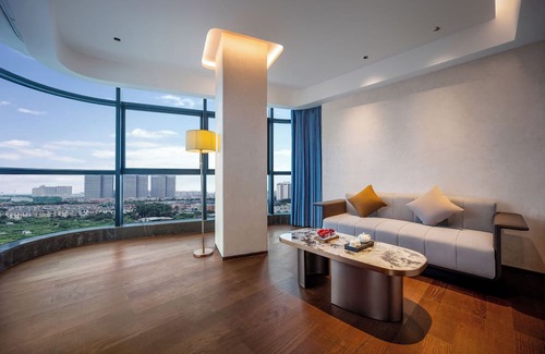 Panyu Hotel | Guangzhou Elegant International Hotel Panyu Square Metro Station Branch - Free Shuttle Bus to Canton Fair Complex During Canton Fair Period & Free Deliver Service to Guangzhou Baiyun International Airport