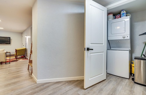 Carag Apartment | 9 Mi to Mall of America: Convenient Apartment!
