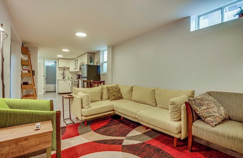 Carag Apartment | 9 Mi to Mall of America: Convenient Apartment!