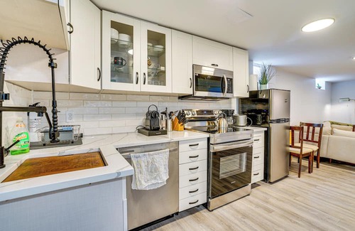 Carag Apartment | 9 Mi to Mall of America: Convenient Apartment!