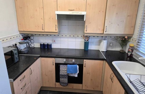 Featherstone House | Charming Wolverhampton Home With Private Entrance & Free Parking