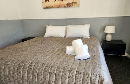Kangaroo Flat Hotel | Calder Family Motel