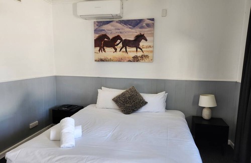 Kangaroo Flat Hotel | Calder Family Motel