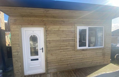 Londonderry Cabin | R and B Warm and Cosy Cabin