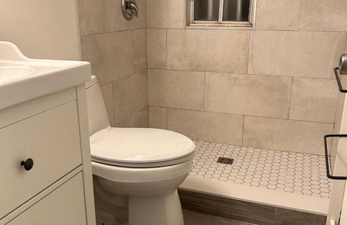 Hamilton House | Charming 1-bedroom house in Hamilton with WiFi and AC