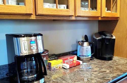 Miamisburg House | Spacious & Serene 7-bedroom house - The Perfect Family Getaway