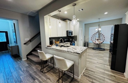 Clodine House | Stay with Sesan at Bella Terra Home 1nRoom in Richmond, TX