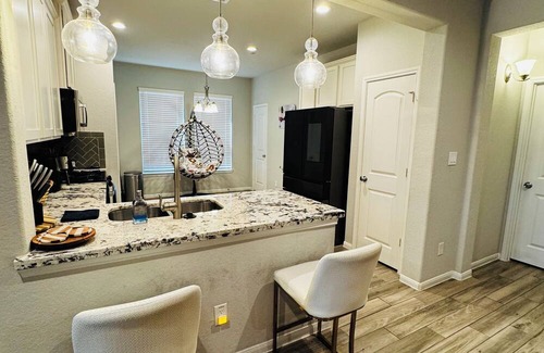 Clodine House | Stay with Sesan at Bella Terra Home 1nRoom in Richmond, TX