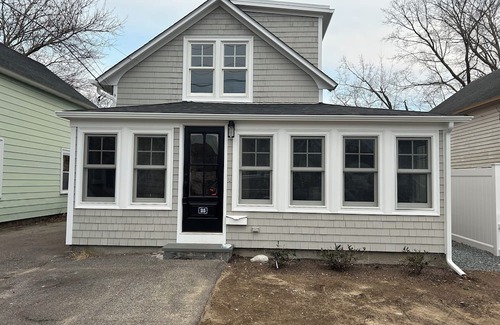 Barrington House | Cottage by the Bay: Cozy 2-bedroom house in charming Barrington with AC, WiFi