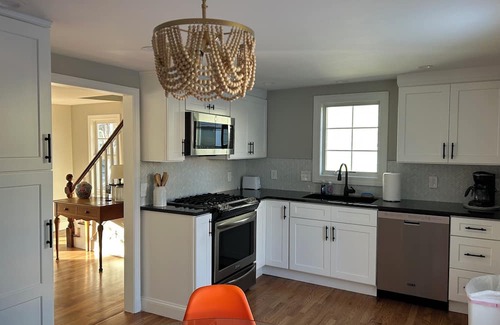 Barrington House | Cottage by the Bay: Cozy 2-bedroom house in charming Barrington with AC, WiFi