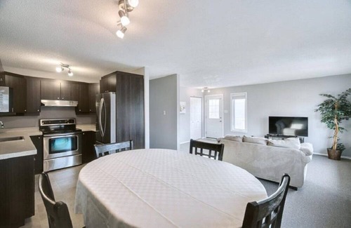 Gatineau Apartment | Charming apartment, centrally located/Charmant appartement, proche de tout.