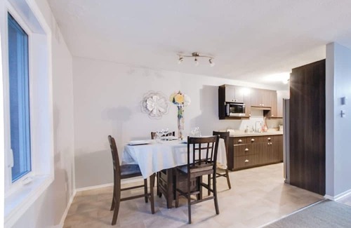 Gatineau Apartment | Charming apartment, centrally located/Charmant appartement, proche de tout.