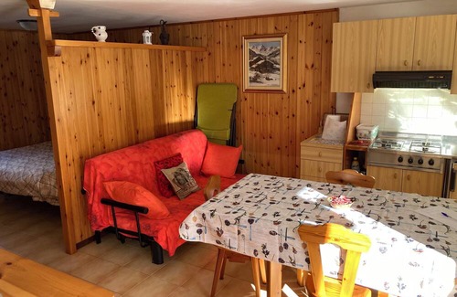 Emarese Apartment | Cuddly studio apartment