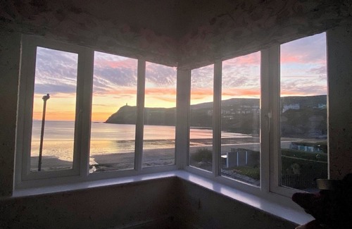 Port Erin Cottage | Beautiful cottage opposite Port Erin bay. Garden above beach. Fabulous sunsets!