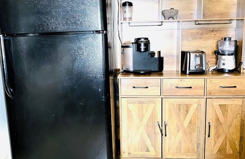 Corcoran Cottage | Charming 3-bedroom cottage with WiFi and AC in wonderful Corcoran