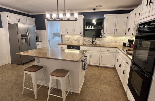 Jenks House | 3-bedroom w/HUGE backyard, <1 mile from Spain Ranch and 5 minutes from Jenks!