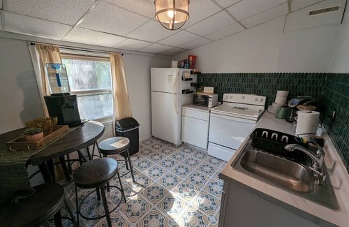 Aberdeen House | The Bungalow @ Garfield Park, 5 min walk to Avera St. Lukes.