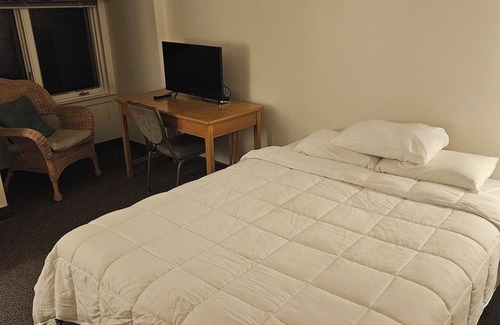 Valley Forge House | Charming 1-bedroom hotel with AC and WiFi in delightful Phoenixville