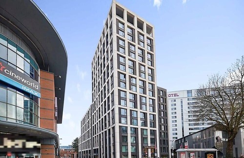 The Westside Apartment | St Martin's Place 6-Guest Apt in BMH