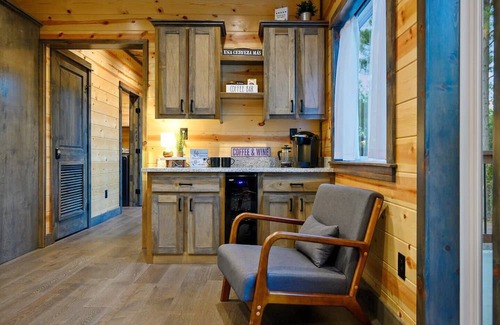 Pickens Cabin | Perfect for families, this new 2-story cabin on 1 acre sleeps 10