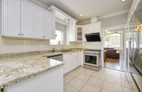 Burnaby House | Spacious&Modern Entire House in Central Area