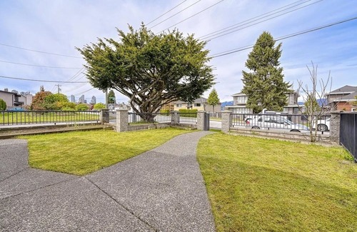 Burnaby House | Spacious&Modern Entire House in Central Area